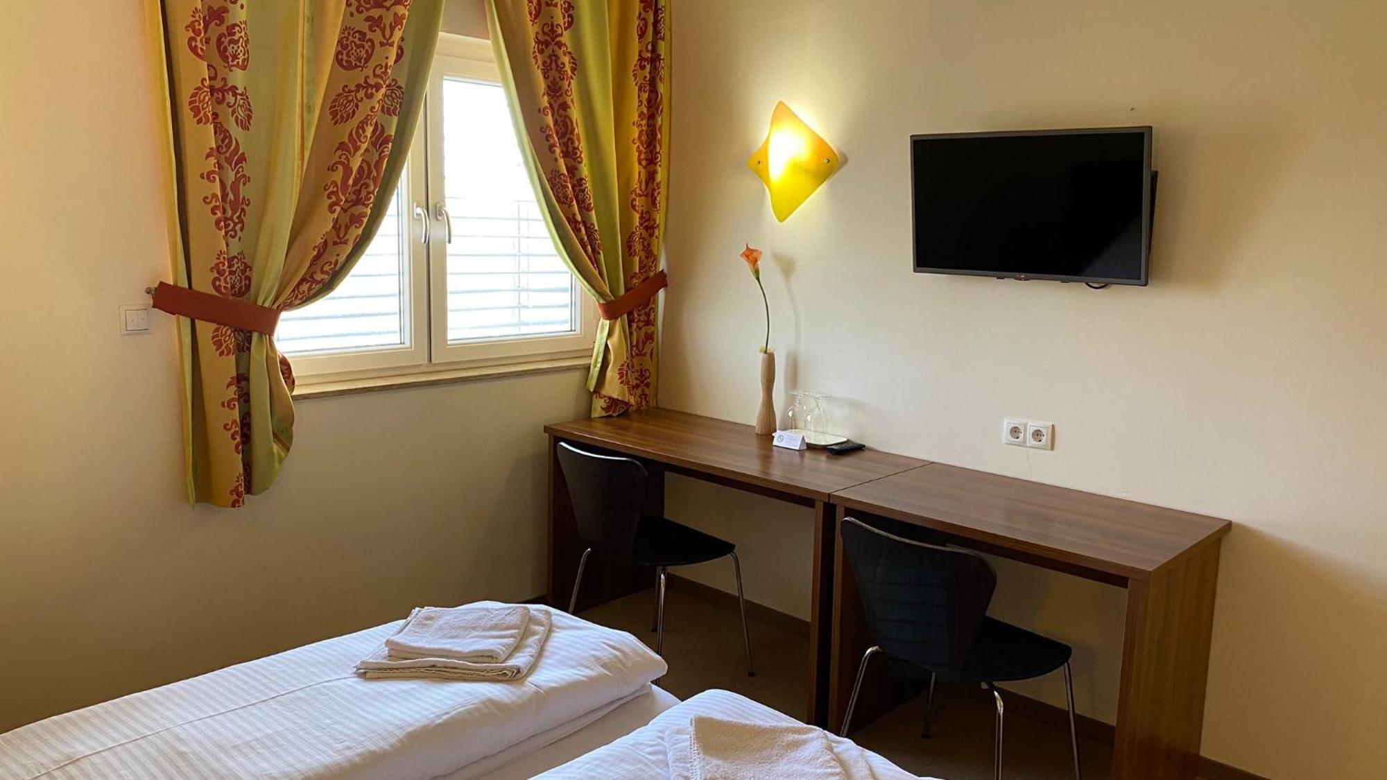 Hotel Weinland Donnerskirchen Zimmer foto